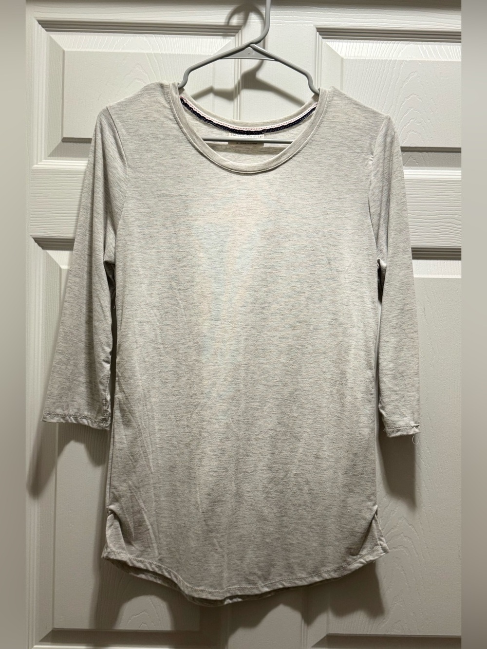Light Gray Women's 3/4 Sleeve Crewneck Top